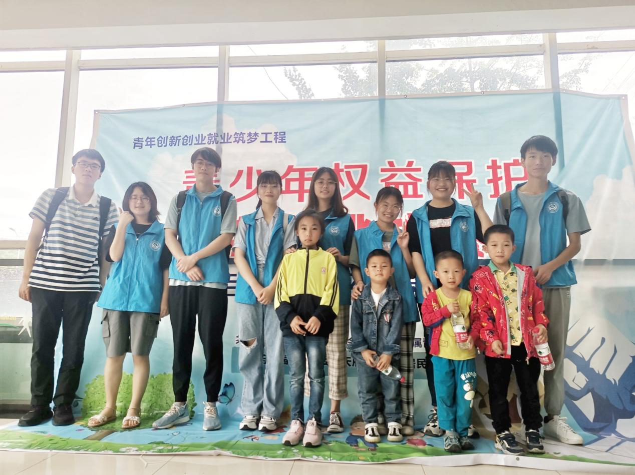 依法治国 普法先行——经济五大联赛免费直播开展普法维权街头挑战赛志愿活动